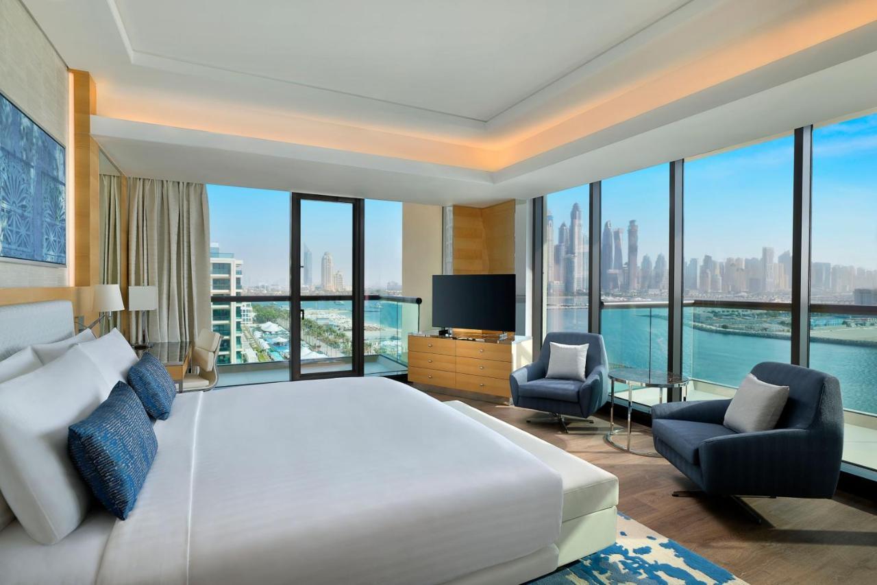 Palm Family Suite with Connecting Guest Room, Club Lounge, Evening Cocktail Hours, Private Balcony